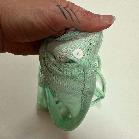 Lululemon Bra Size 6 - Picture 4 of 4